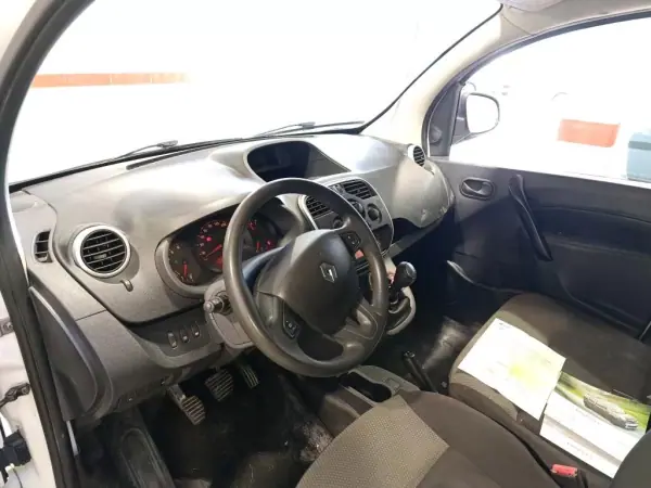 Renault Kangoo 2021 - 12900 EUR, 125730 km - AUTO.MOTO.pt - 125730km - foto 3 de 9