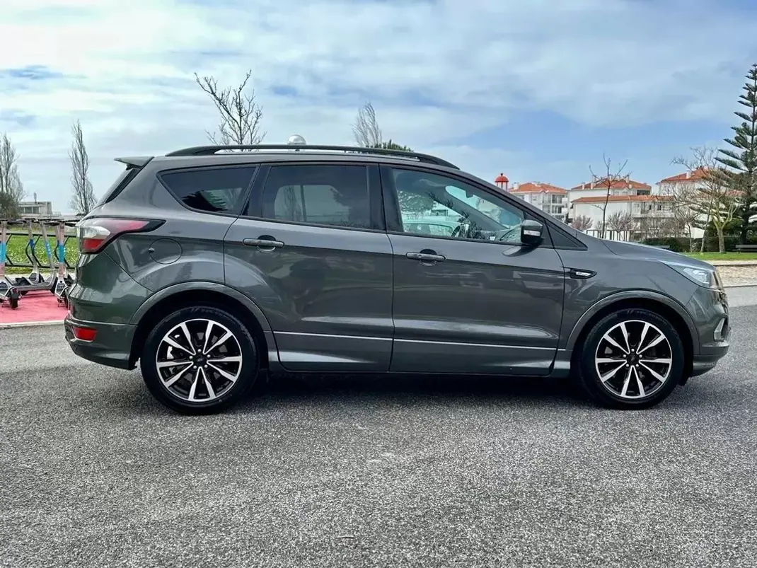 Ford Kuga 2017 - 16490 EUR, 75000 km - AUTO.MOTO.pt - 75000km - foto 9 de 60