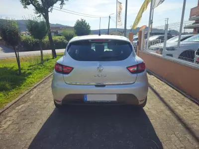 Renault Clio 2018 - 11990 EUR, 94000 km - AUTO.MOTO.pt - 94000km - foto 5 de 14