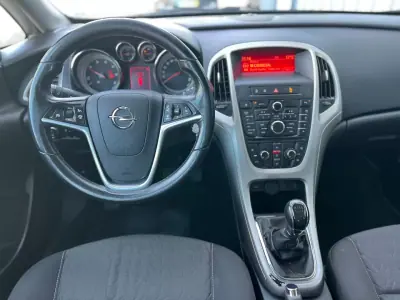 Opel Astra Sports Tourer 2013 — photo 5 of 11