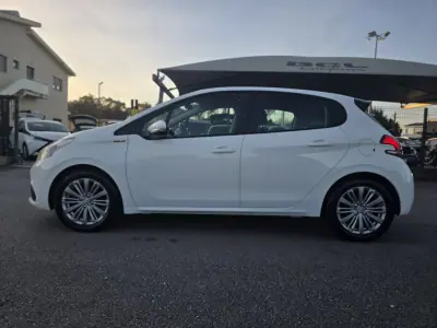 Peugeot 208 2016 - 13990 EUR, 163000 km - AUTO.MOTO.pt - 163000km - foto 5 de 31