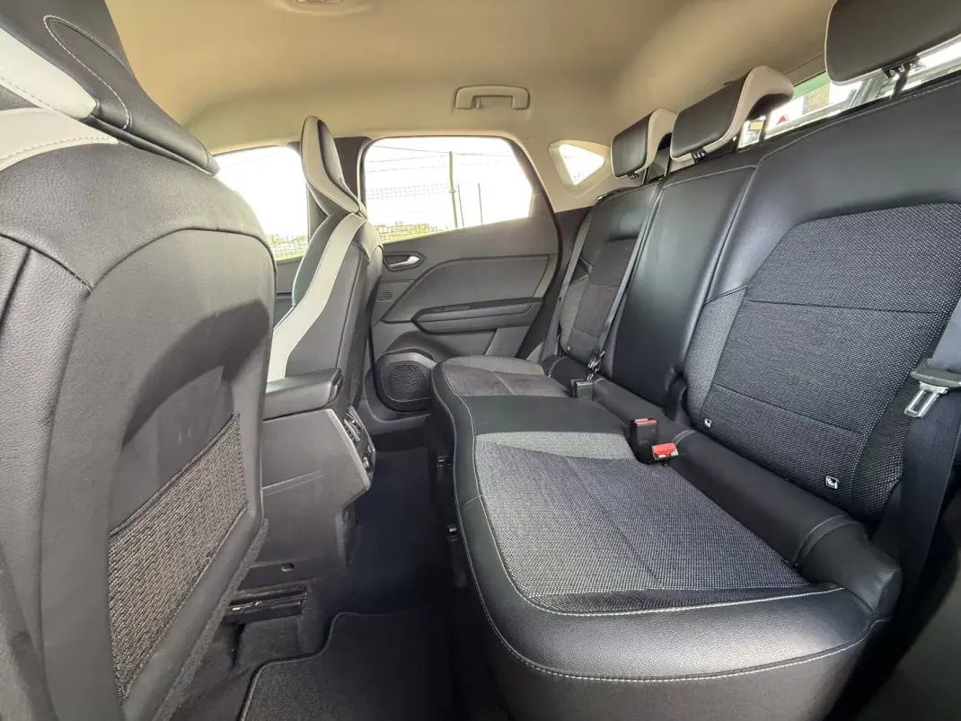 Renault Captur 2021 - 17900 EUR, 56795 km - AUTO.MOTO.pt - 56795km - foto 16 de 18