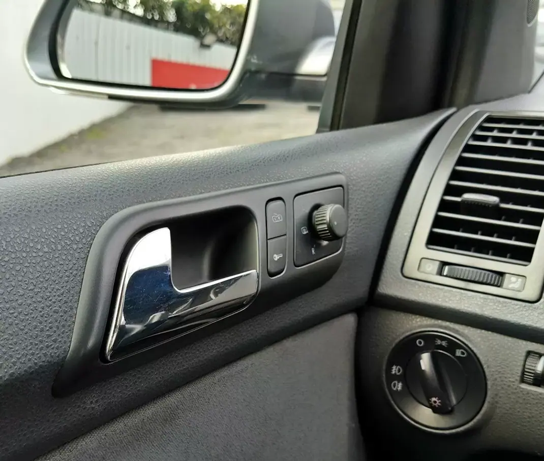 Volkswagen Polo 2009 - 6600 EUR, 174602 km - AUTO.MOTO.pt - 174602km - foto 14 de 24