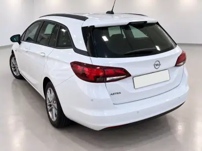 Opel Astra Sports Tourer 2021 — foto 4 de 9