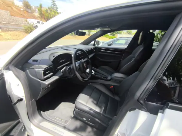 Porsche Macan 2025 - 76875 EUR, 17000 km - AUTO.MOTO.pt - 17000km - foto 12 de 19
