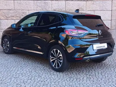Renault Clio 2024 - 16850 EUR, 23500 km - AUTO.MOTO.pt - 23500km - foto 2 de 15