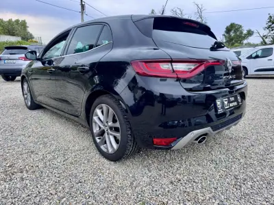 Renault Mégane 2016 - 14750 EUR, 142000 km - AUTO.MOTO.pt - 142000km - foto 3 de 24