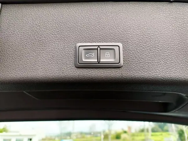 Audi e-tron 2020 - 31000 EUR, 110869 km - AUTO.MOTO.pt - 110869km - foto 24 de 29