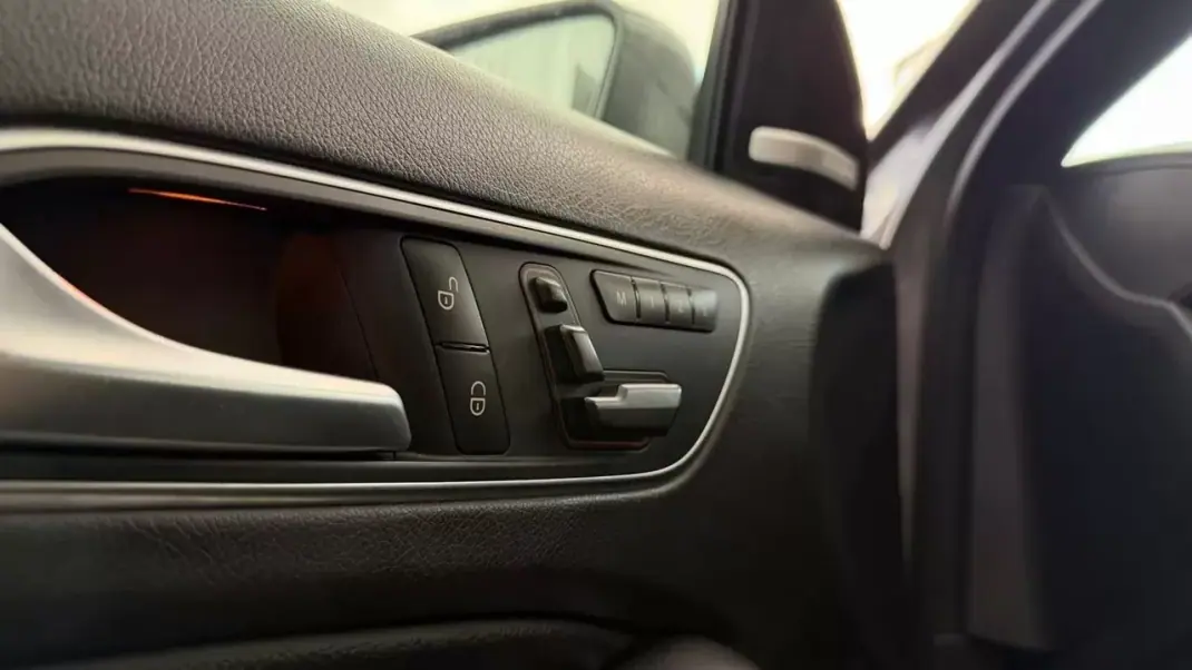 Mercedes-Benz A 180 2013 - 12990 EUR, 237399 km - AUTO.MOTO.pt - 237399km - foto 17 de 28