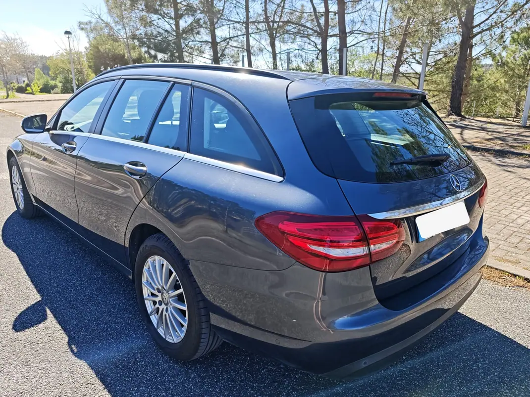Mercedes-Benz C 200 2015 - 11500 EUR, 326000 km - AUTO.MOTO.pt - 326000km - foto 12 de 15