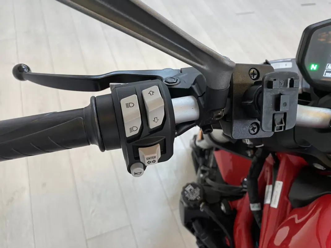 Ducati Monster 1000 2018 - 9950 EUR, 10707 km - AUTO.MOTO.pt - 10707km - foto 10 de 19