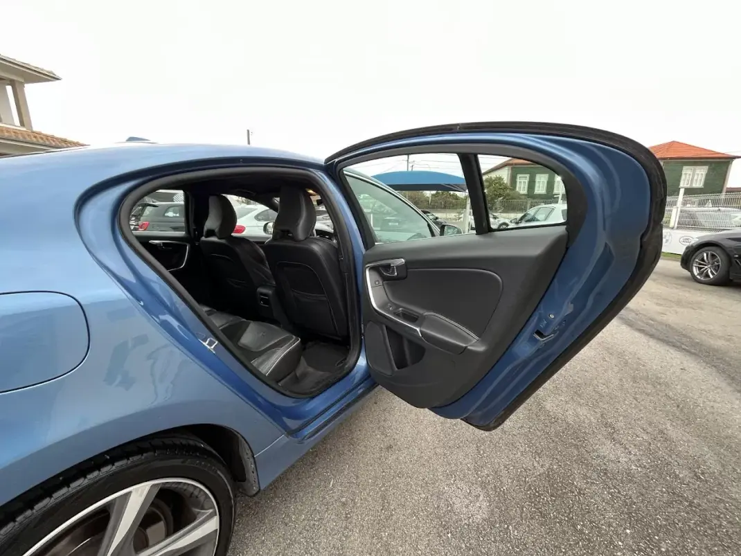 Volvo S60 2015 - 11950 EUR, 225000 km - AUTO.MOTO.pt - 225000km - foto 38 de 53