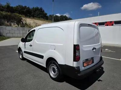Peugeot Partner 2018 - 12990 EUR, 157000 km - AUTO.MOTO.pt - 157000km - foto 6 de 12