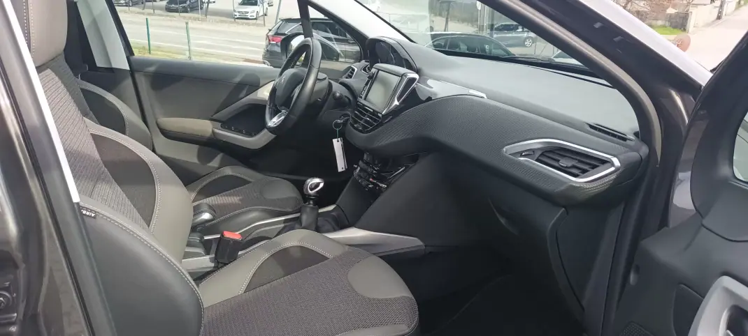Peugeot 2008 2018 - 13250 EUR, 26000 km - AUTO.MOTO.pt - 26000km - foto 6 de 7