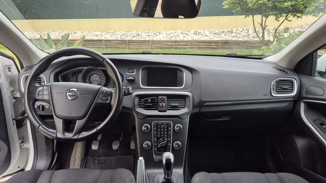 Volvo V40 2016 - 9000 EUR, 195000 km - 195000km - foto 5 de 5