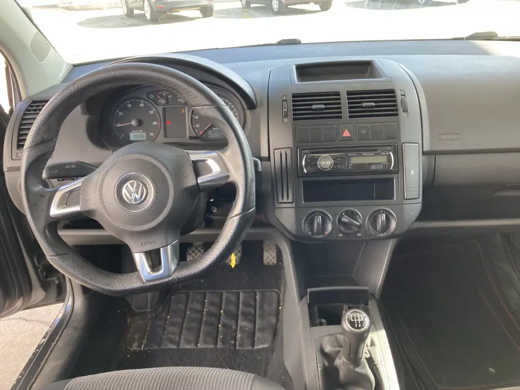 Volkswagen Polo 2007 - 3000 EUR, 190000 km - AUTO.MOTO.pt - 190000km - foto 10 de 12