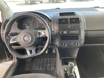 Volkswagen Polo 2007 - 3000 EUR, 190000 km - AUTO.MOTO.pt - 190000km - foto 10 de 12