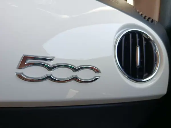 Fiat 500 2018 - 10900 EUR, 75300 km - AUTO.MOTO.pt - 75300km - foto 20 de 26