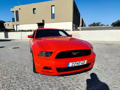 Ford Mustang 2013 - 27500 EUR, 32000 km - AUTO.MOTO.pt - 32000km - foto 4 de 15