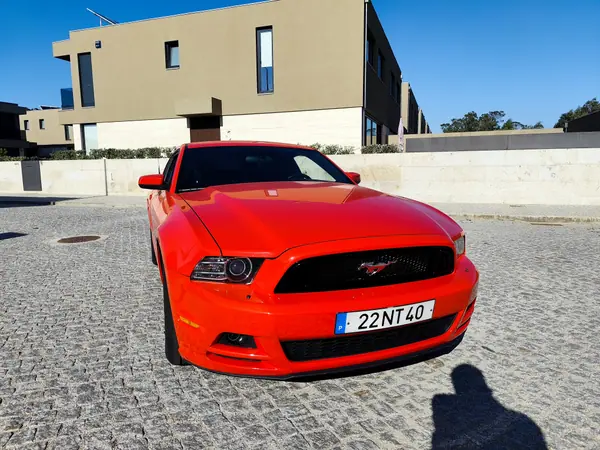 Ford Mustang 2013 - 27500 EUR, 32000 km - AUTO.MOTO.pt - 32000km - foto 4 de 15
