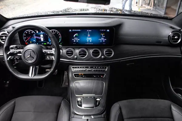 Mercedes-Benz E 300 2022 - 39750 EUR, 66165 km - AUTO.MOTO.pt - 66165km - foto 41 de 51