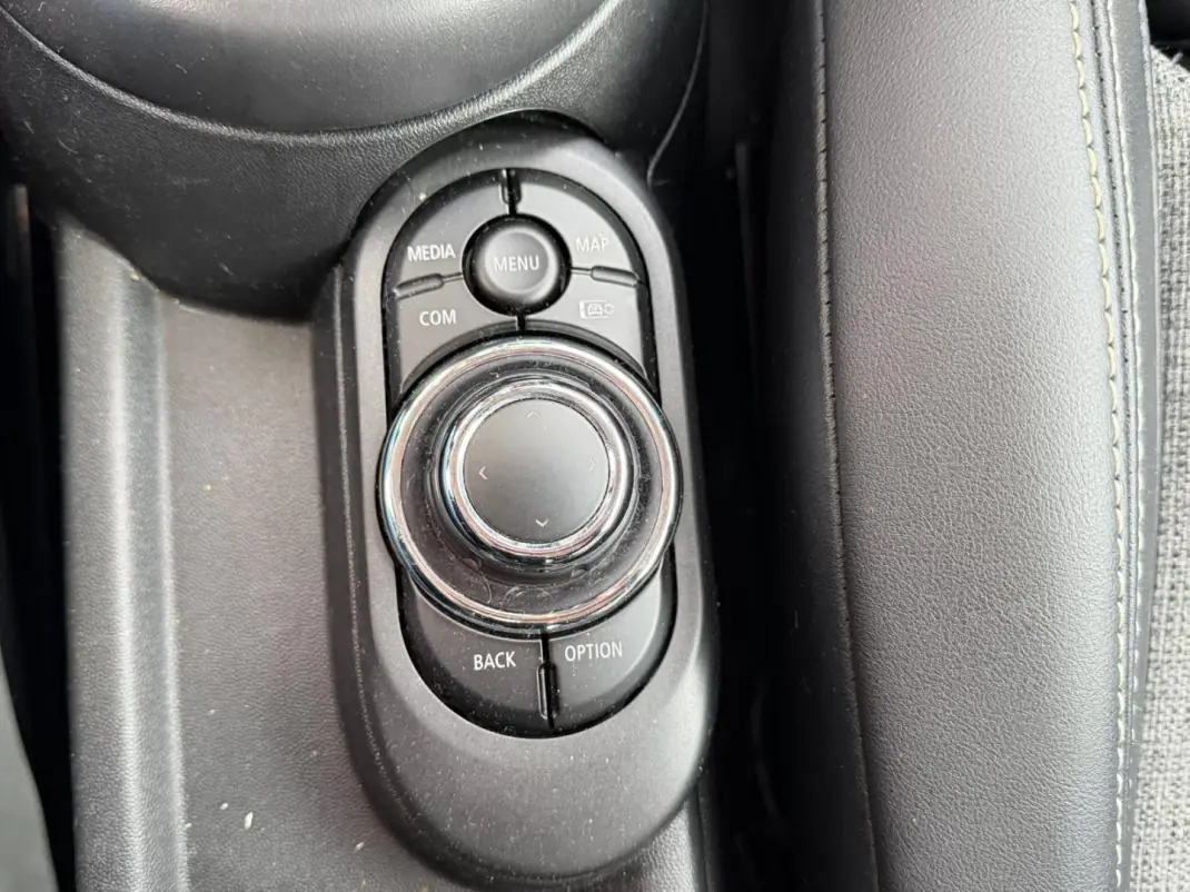 MINI Cooper 2023 - 22900 EUR, 48618 km - AUTO.MOTO.pt - 48618km - foto 11 de 15