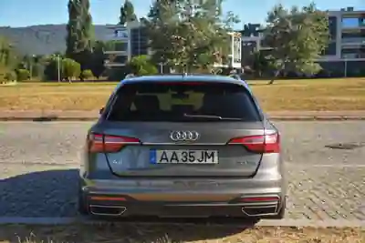 Audi A4 Avant 2020 — foto 6 de 14