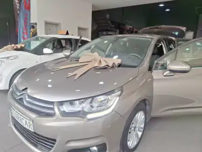 Citroën C4 2016 - 9900 EUR, 131000 km - AUTO.MOTO.pt - 131000km - foto 11 de 18