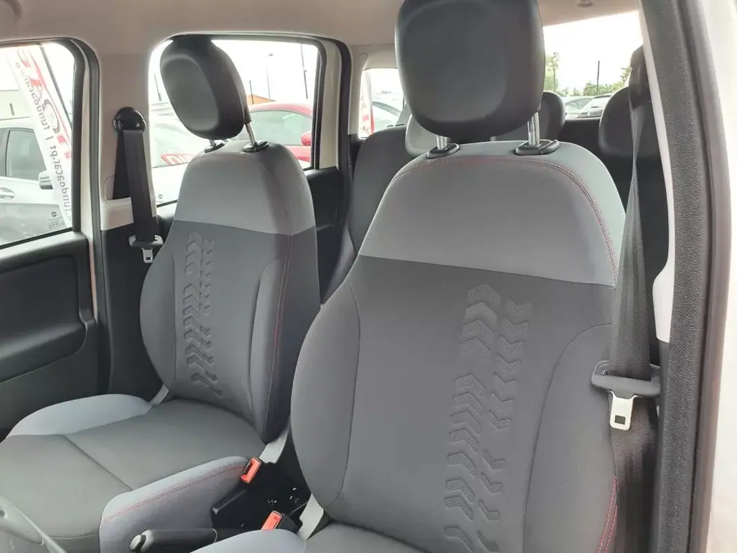 Fiat Panda 2020 - 10950 EUR, 68000 km - AUTO.MOTO.pt - 68000km - foto 10 de 11