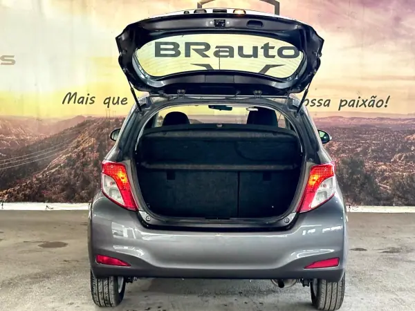 Toyota Yaris 2012 - 8250 EUR, 210746 km - AUTO.MOTO.pt - 210746km - foto 8 de 22