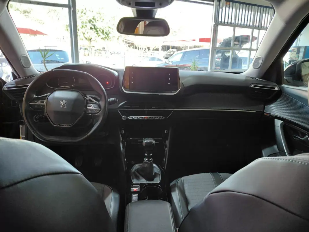 Peugeot 2008 2021 - 15900 EUR, 98000 km - 98000km - foto 20 de 23
