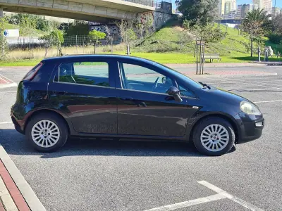 Fiat Punto Evo 2011 - 6480 EUR, 148000 km - AUTO.MOTO.pt - 148000km - foto 6 de 38