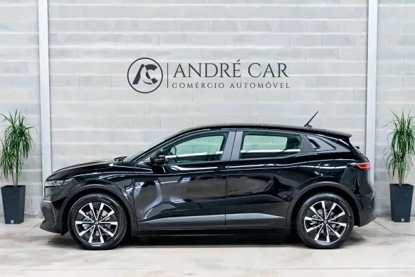 Renault Mégane E-Tech 2023 - 24950 EUR, 30503 km - AUTO.MOTO.pt - 30503km - foto 4 de 45