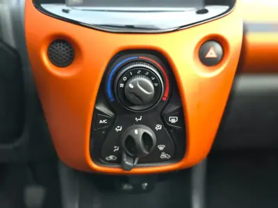 Citroën C1 2018 - 9900 EUR, 84800 km - AUTO.MOTO.pt - 84800km - foto 27 de 40