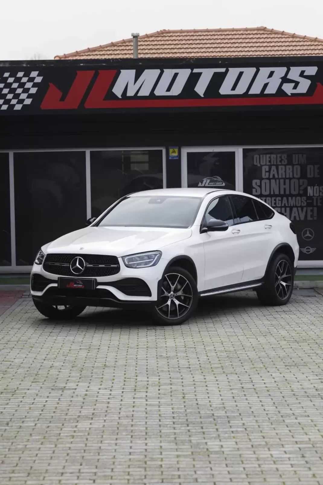 Mercedes-Benz GLC 300 2022 - 48900 EUR, 141780 km - AUTO.MOTO.pt - 141780km - foto 1 de 36