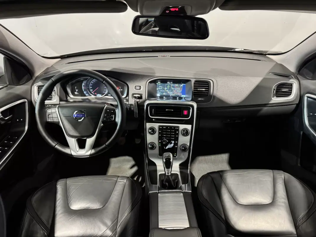 Volvo V60 2016 - 13900 EUR, 265393 km - 265393km - foto 13 de 44