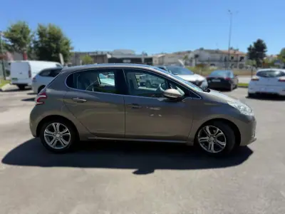 Peugeot 208 2012 - 8250 EUR, 221000 km - AUTO.MOTO.pt - 221000km - foto 5 de 21