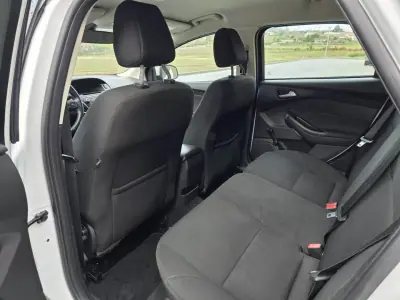Ford Focus SW 2015 - 7990 EUR, 218000 km - AUTO.MOTO.pt - 218000km - foto 7 de 14