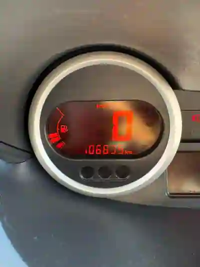 Renault Twingo 2011 — foto 6 de 9