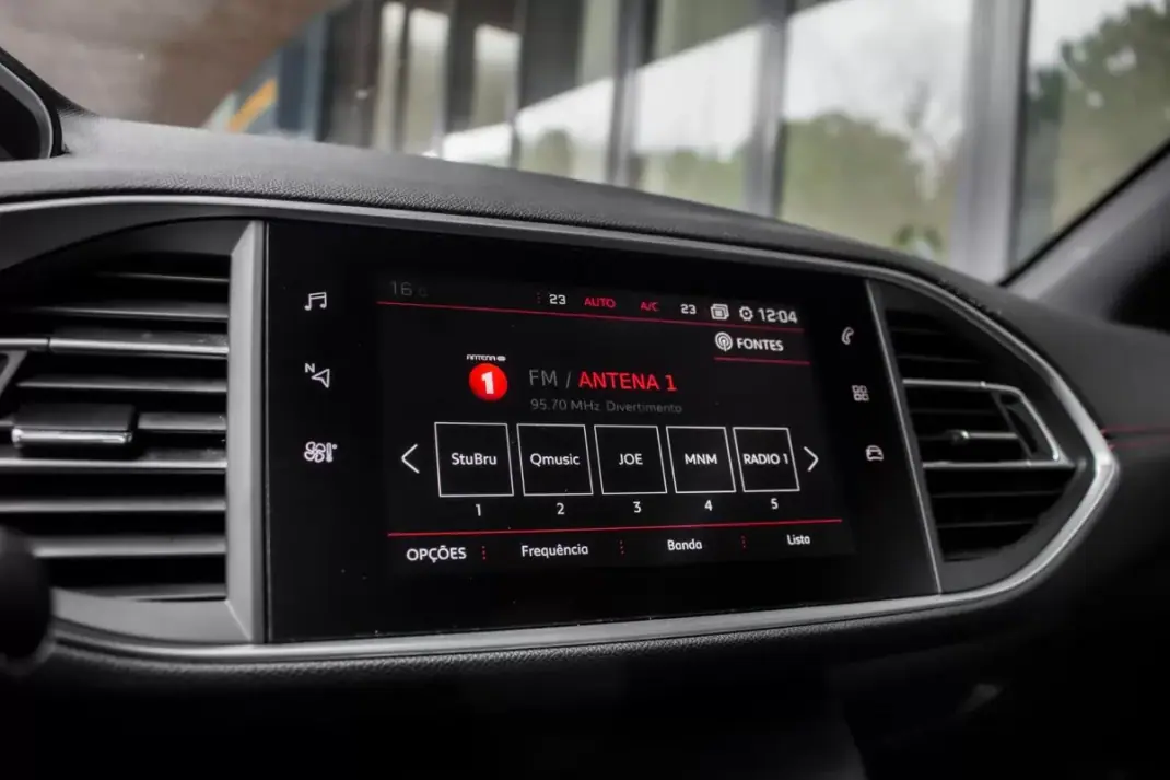 Peugeot 308 2020 - 17990 EUR, 142466 km - AUTO.MOTO.pt - 142466km - foto 39 de 45