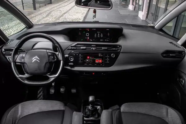 Citroën Grand C4 Spacetourer 2018 - 9900 EUR, 367153 km - AUTO.MOTO.pt - 367153km - foto 30 de 37