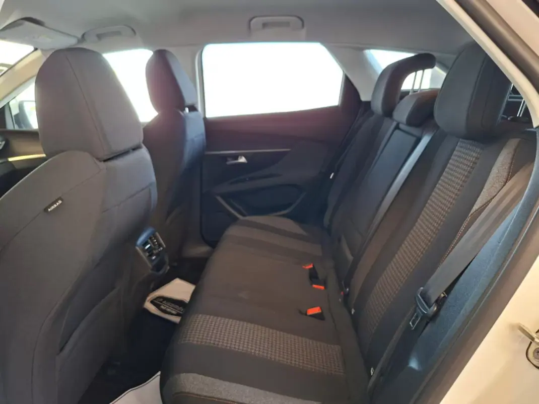 Peugeot 3008 2019 - 19900 EUR, 73744 km - 73744km - foto 16 de 23