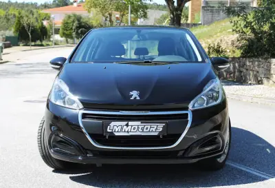 Peugeot 208 2018 - 9990 EUR, 109000 km - AUTO.MOTO.pt - 109000km - foto 3 de 27