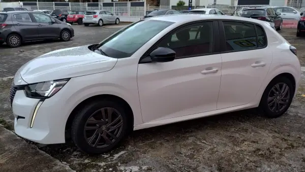 Peugeot 208 2022 - 13999 EUR, 47000 km - AUTO.MOTO.pt - 47000km - foto 8 de 37