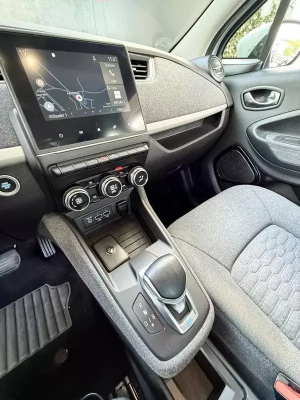 Renault Zoe 2021 - 16900 EUR, 23000 km - AUTO.MOTO.pt - 23000km - foto 13 de 15
