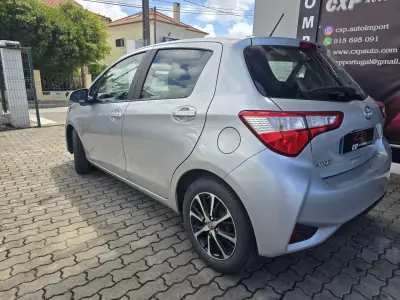 Toyota Yaris 2020 - 13490 EUR, 130000 km - AUTO.MOTO.pt - 130000km - foto 6 de 14