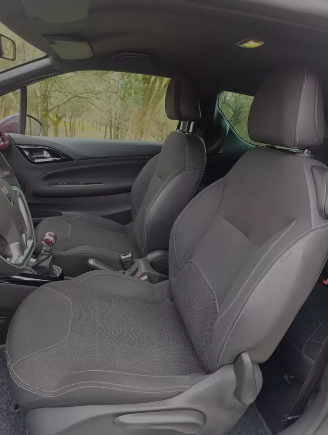 Citroën DS3 2010 - 8850 EUR, 135938 km - AUTO.MOTO.pt - 135938km - foto 10 de 12