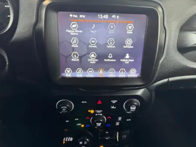 Jeep Renegade 2022 - 20490 EUR, 84266 km - AUTO.MOTO.pt - 84266km - foto 16 de 18