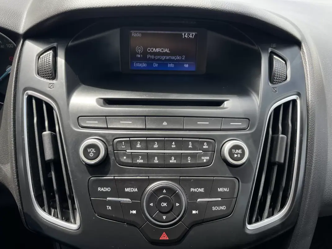 Ford Focus SW 2016 - 10490 EUR, 154200 km - AUTO.MOTO.pt - 154200km - foto 14 de 20