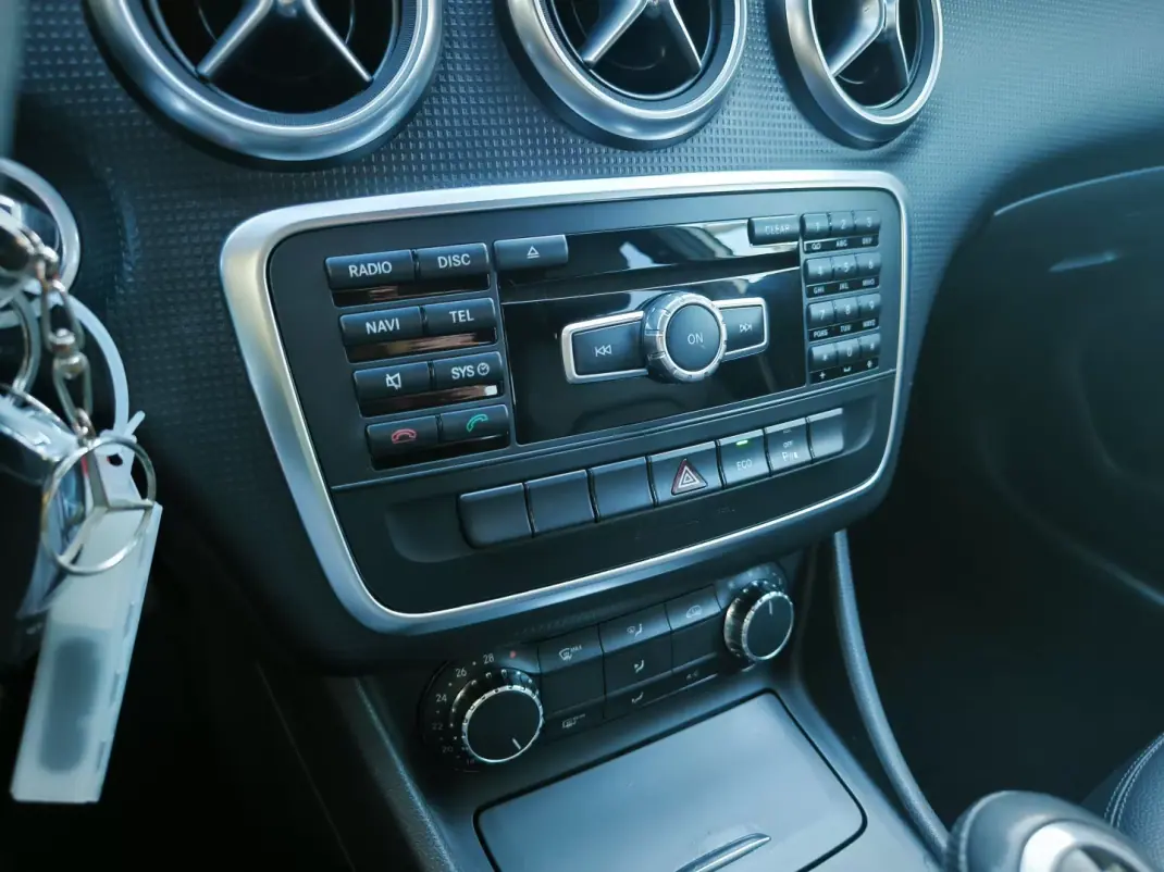 Mercedes-Benz A 160 2014 - 15950 EUR, 64000 km - AUTO.MOTO.pt - 64000km - foto 26 de 34